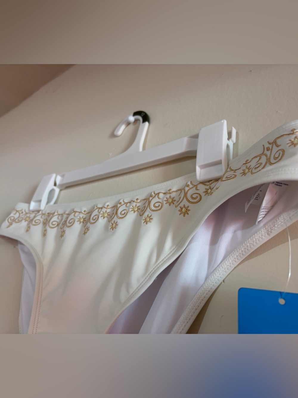 Cupshe Cream/white Bikini Set with Gold Embroidery with necklace. - Picture 7 of 13